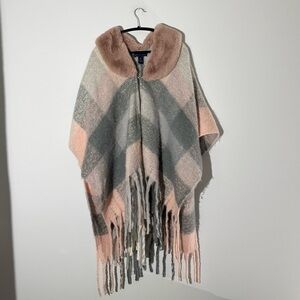 Adrienne Vittadini Faux Fur Poncho one size